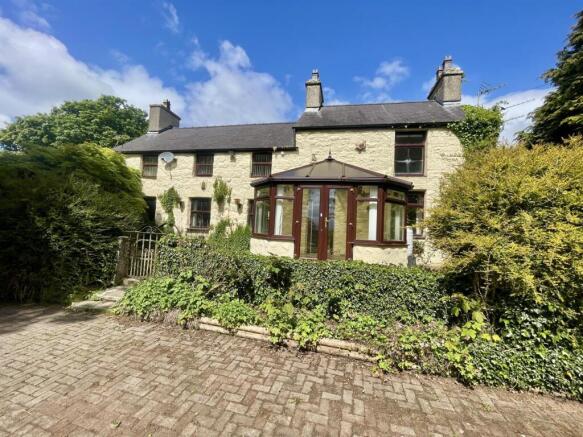 6 bed property, in Llanbedrgoch, £550,000
