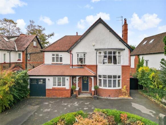 5 bed property, in Crescent Road, £1,295,000