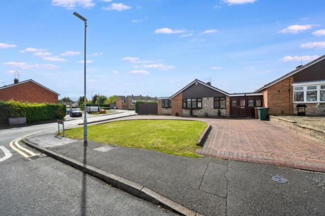 3 bed property, in Woburn Avenue, £325,000