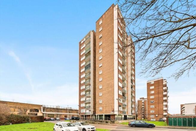 2 bed property, in Rennie Estate, £225,000