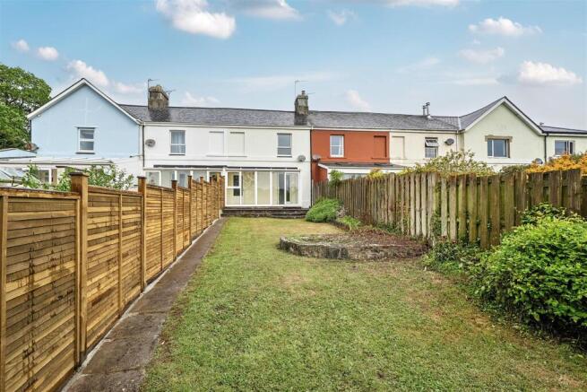 3 bed property, in Station Cottages, £250,000