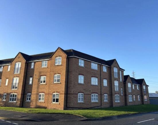 1 bed property, in Lowther Crescent, £76,000