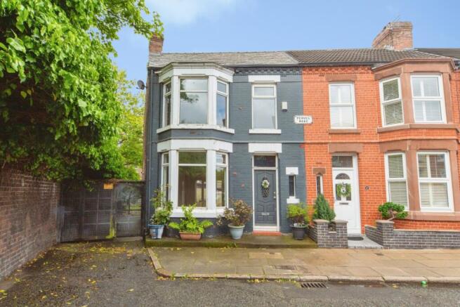 3 bed property, in Penuel Road, £105,000