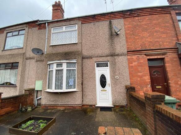 2 bed property, in Main Road, £95,000