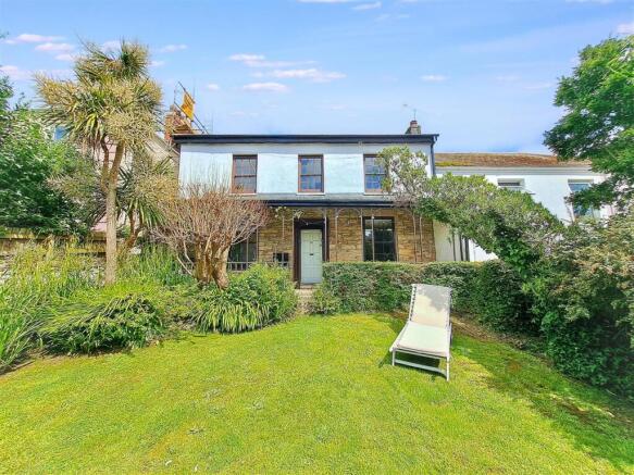 3 bed property, in Falmouth TR11, £285,000