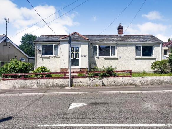 3 bed property, in Brynna Road, £180,000