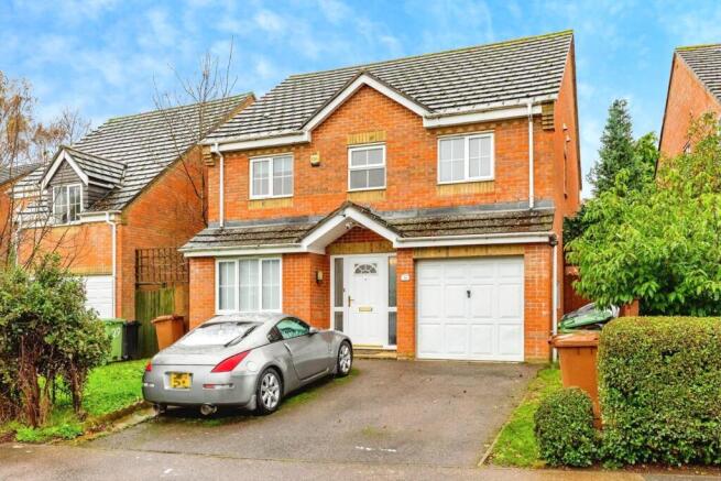 4 bed property, in Leighton Close, £325,000