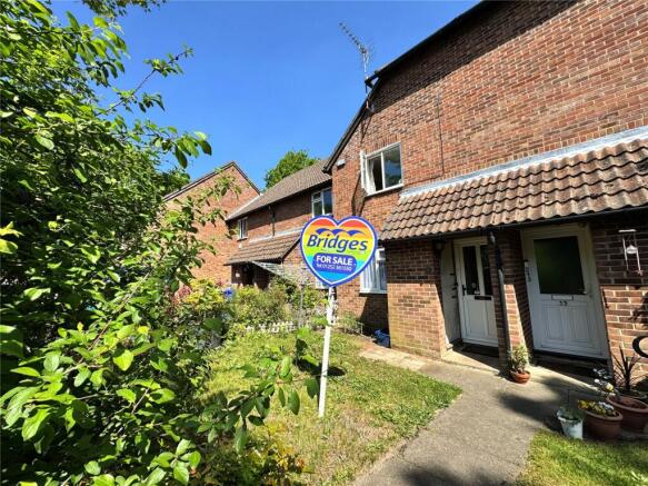 1 bed property, in Morval Close, £190,000