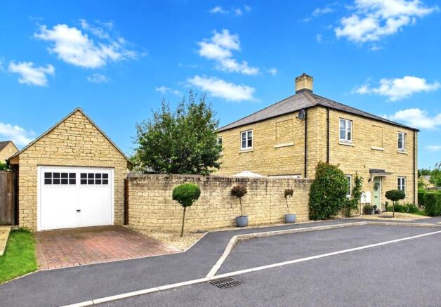 3 bed property, in Brook Lane, £500,000