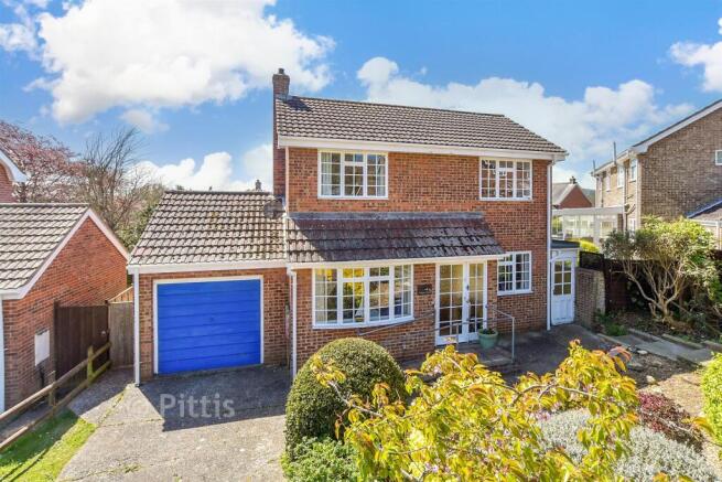 3 bed property, in Collards Close, £280,000
