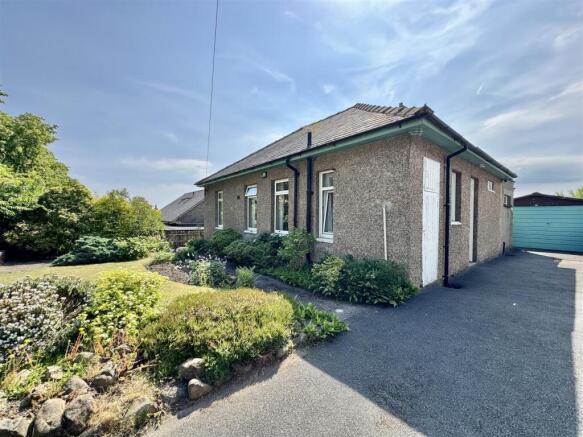 2 bed property, in Kaye Lane, £295,000