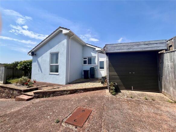 3 bed property, in Barnfield, £290,000