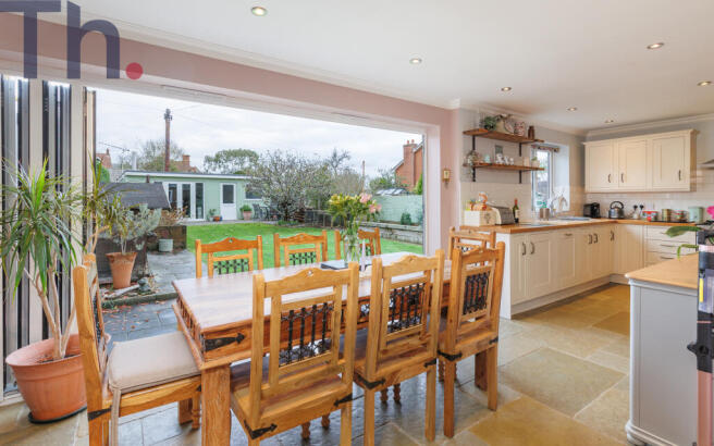 4 bed property, in Newport PO30, £440,000