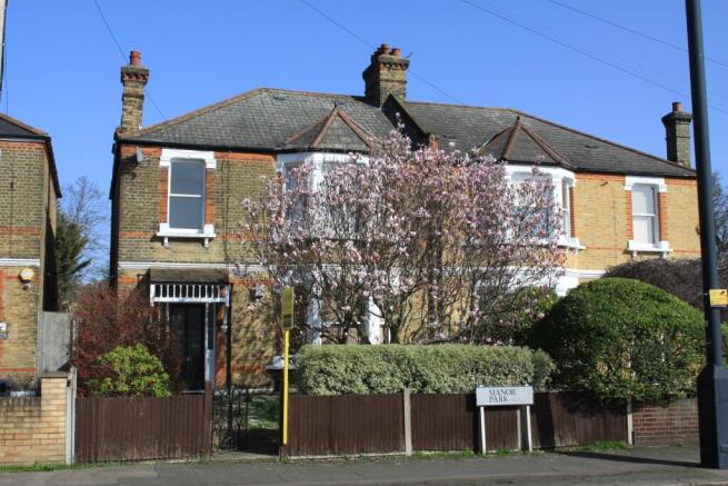 2 bed property, in Manor Park, £425,000