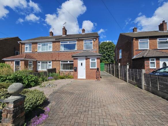 3 bed property, in Vale Avenue, £390,000