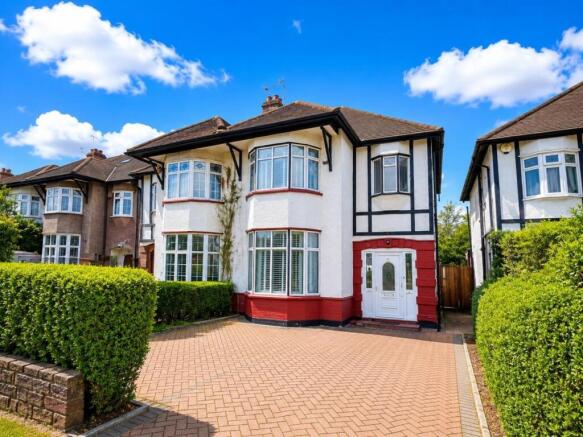 3 bed property, in Hale Lane, £725,000
