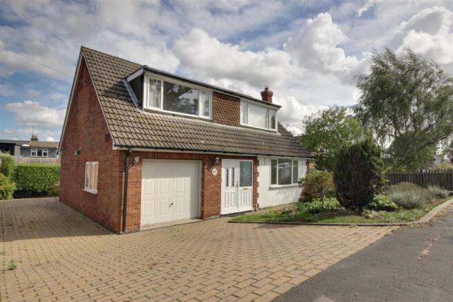 4 bed property, in South Street, £260,000