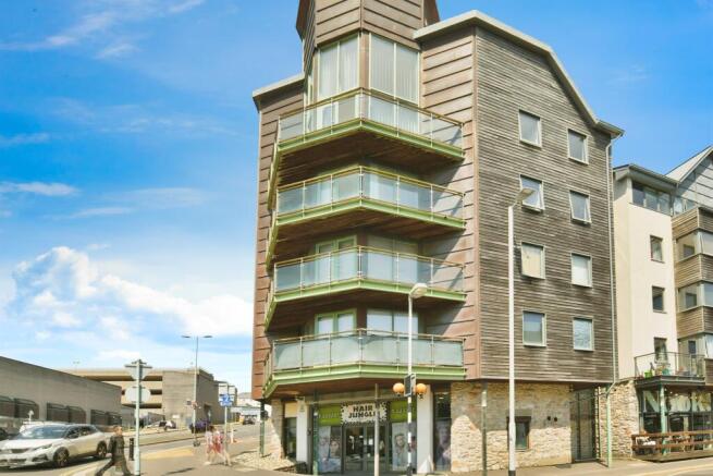 1 bed property, in Ebrington Street, £100,000
