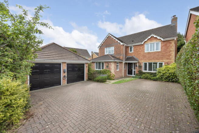 4 bed property, in Kings Avenue, £550,000