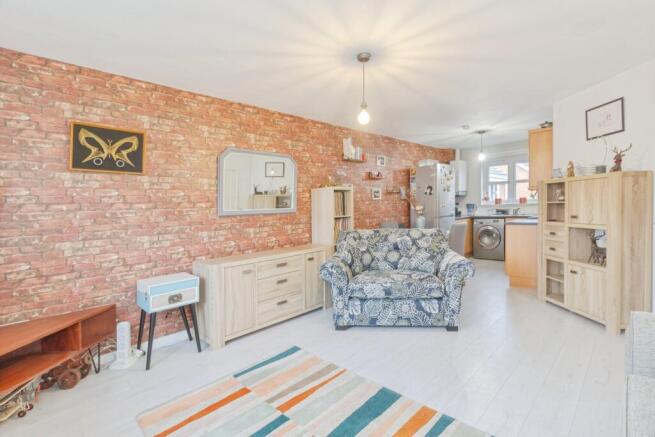 1 bed property, in Watergate Court, £120,000