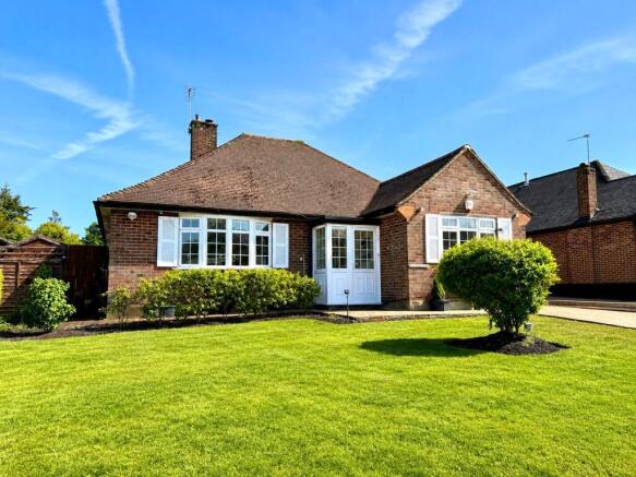 3 bed property, in Lodge Avenue, £950,000