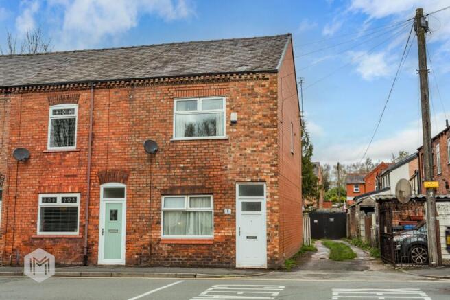 2 bed property, in Lovers Lane, £140,000