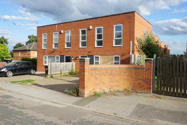 2 bed property, in Washington Road, £450,000