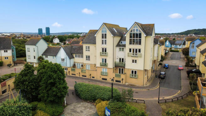 3 bed property, in Phalarope Way, £325,000