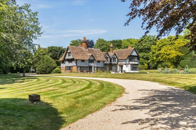 11 bed property, in Vicarage Road, £2,600,000