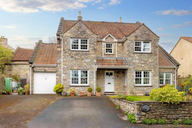 5 bed property, in Theale, £650,000