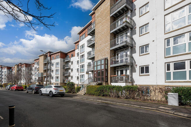 2 bed property, in Brunswick Road, £265,000