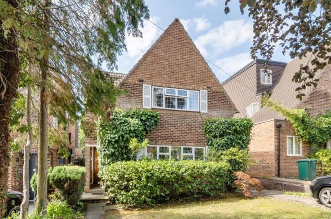 3 bed property, in Greenway Close, £1,100,000