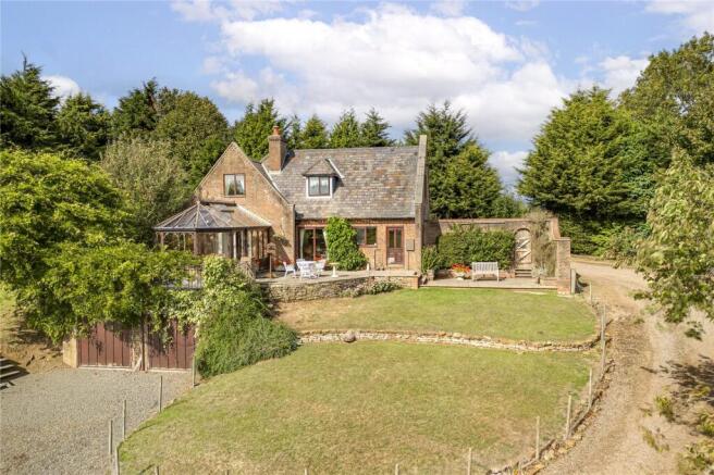 3 bed property, in Green Lane, £795,000