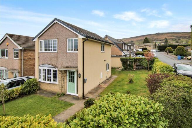 3 bed property, in Bannister Walk, £300,000