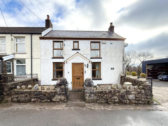 2 bed property, in Gelli Neuadd, £320,000