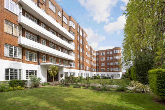 1 bed property, in Wyke Road, £300,000