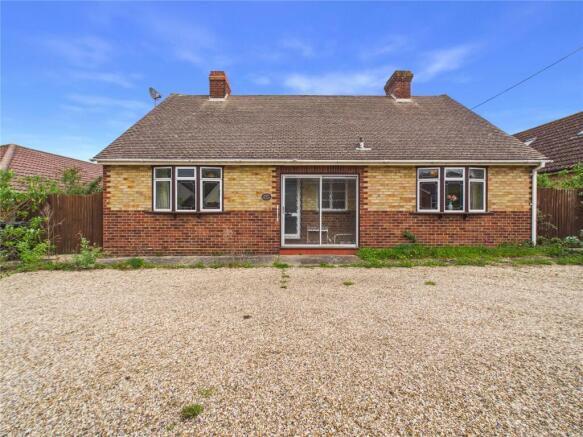 3 bed property, in Wellands Close, £450,000