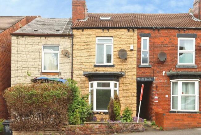 4 bed property, in Manor Lane, £145,000