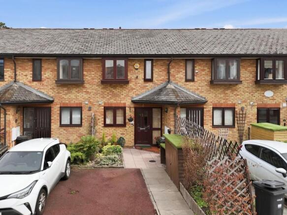 2 bed property, in New Wanstead, £685,000