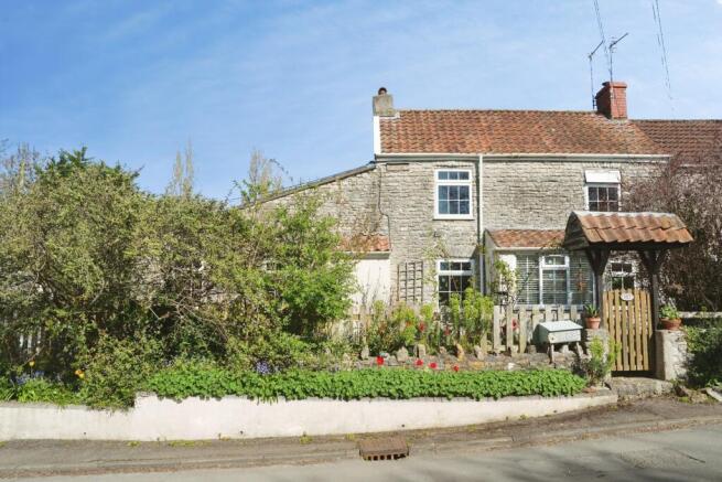 3 bed property, in Parkfield Road, £600,000