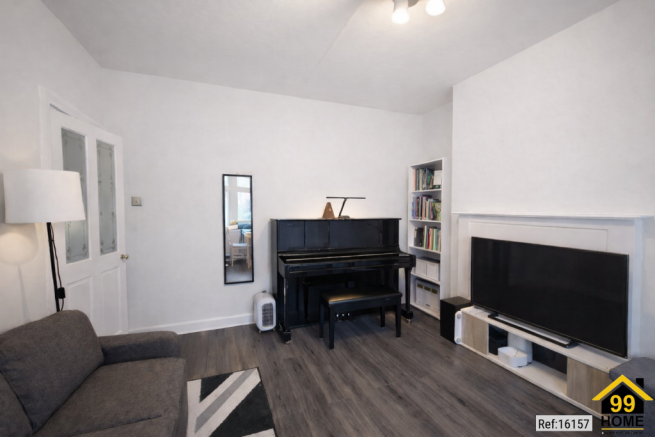 2 bed property, in Christchurch Avenue, £359,000