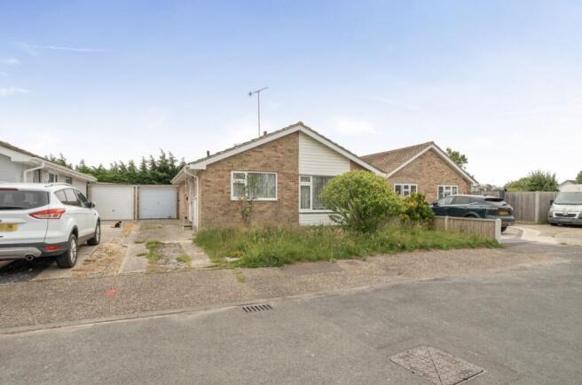 2 bed property, in Cunningham Gardens, £325,000