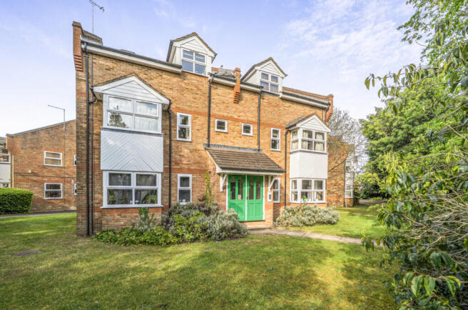 2 bed property, in Church Road West, £180,000