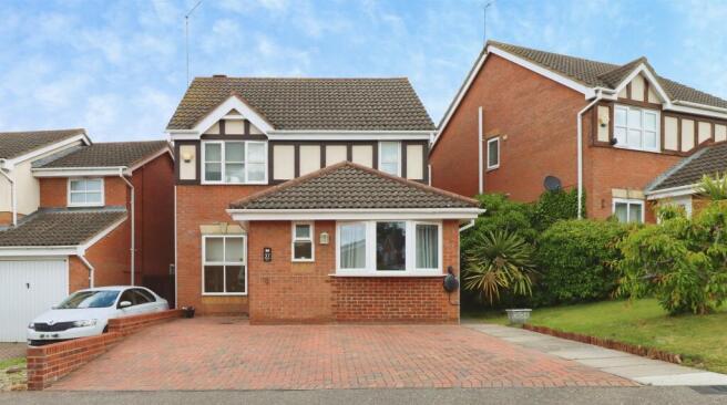 4 bed property, in Harwood Drive, £320,000