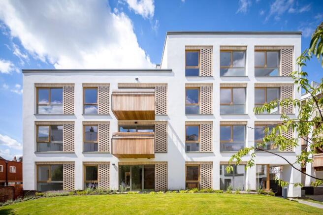 2 bed property, in Clarence Street, £400,000