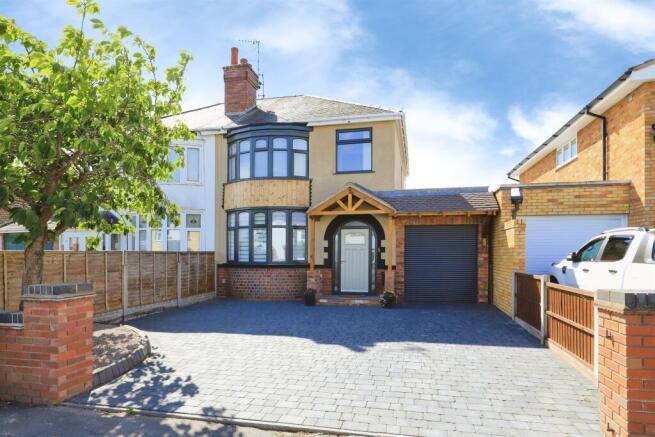 3 bed property, in Highfield Road, £325,000