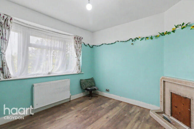 2 bed property, in Stoats Nest Road, £400,000