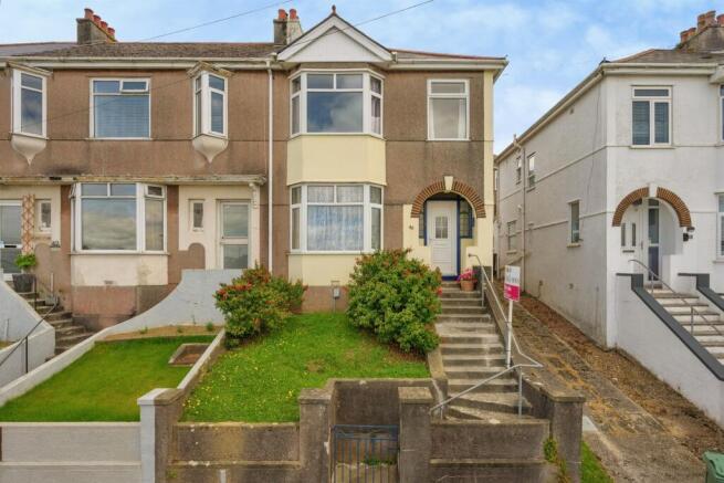 3 bed property, in Churchill Way, £270,000