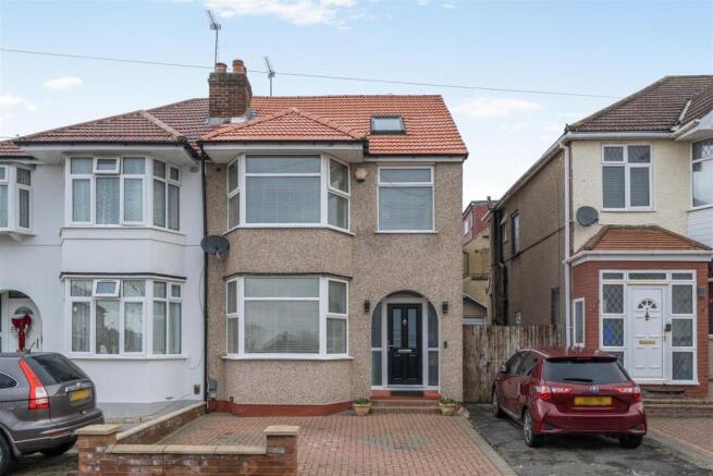 4 bed property, in Charmian Avenue, £700,000