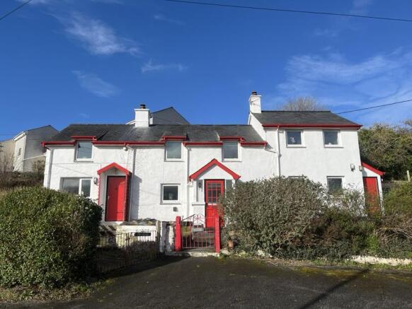 4 bed property, in Yr Ogof, £220,000